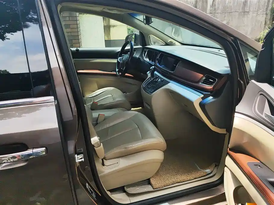 Buick GL8 2015 2.4L Luxury Business Exclusive Edition фото 8
