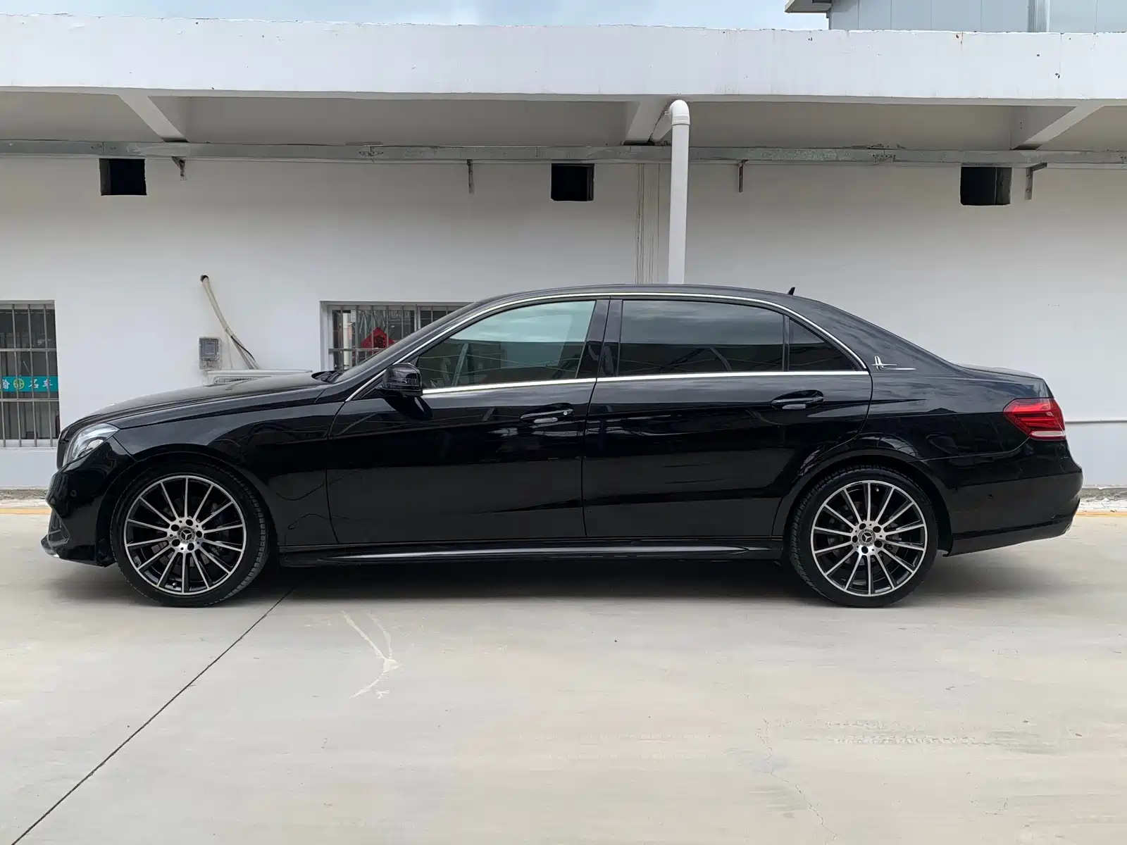 Photo 4 - Mercedes-Benz E-Class