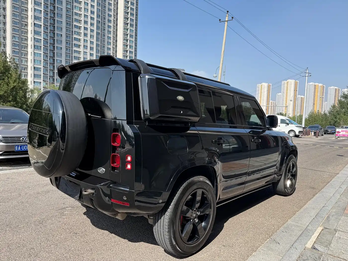 Land Rover Defender 2021 110 P400 Dark Special Edition фото 4