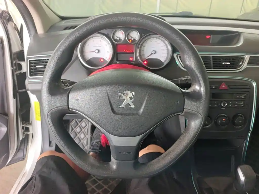 Peugeot 308 2015 2014 Model Joy Edition Classic 1.6L Manual Superior Style