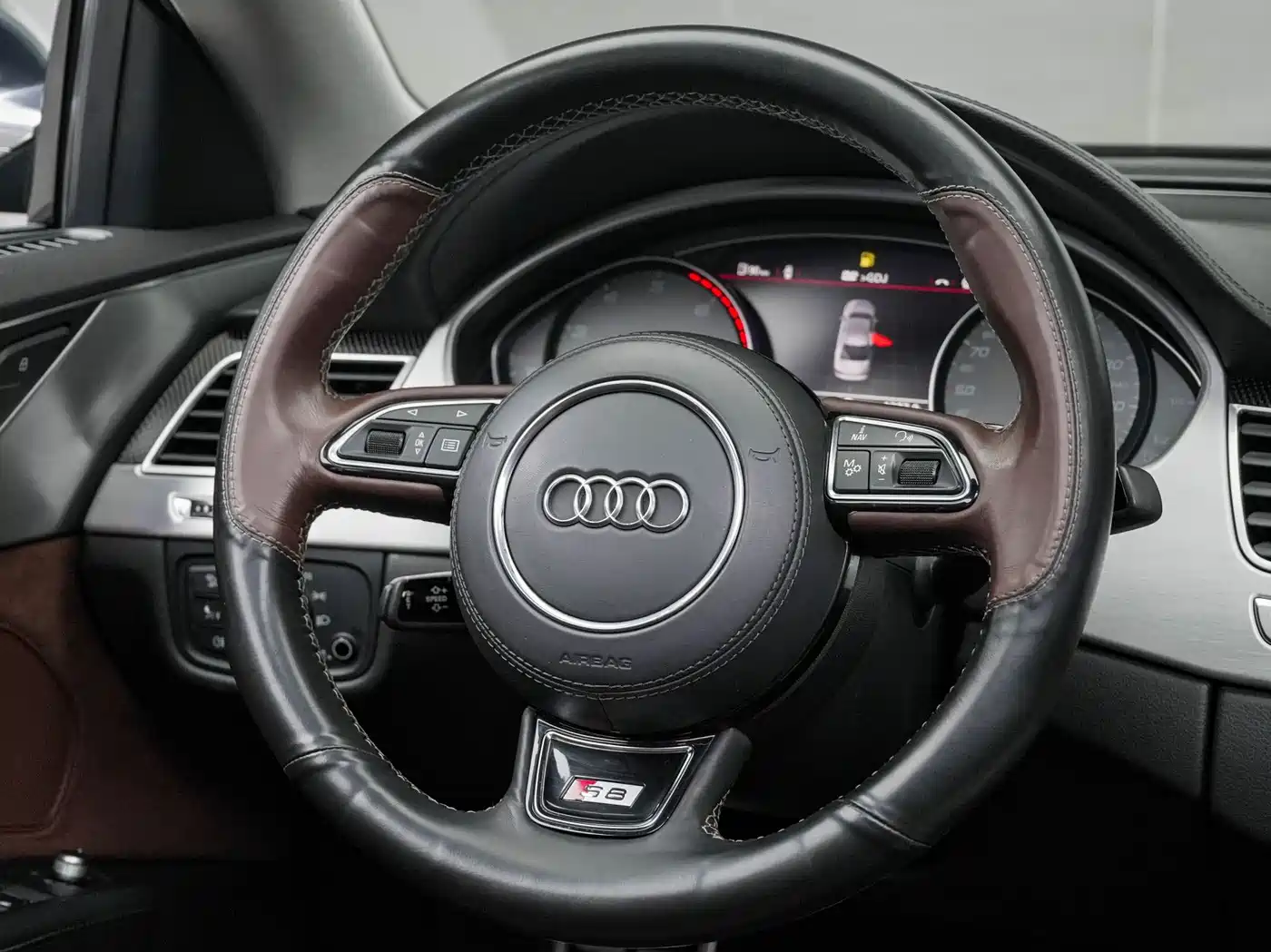 Audi S8 2013 S8 4.0TFSI quattro фото 14