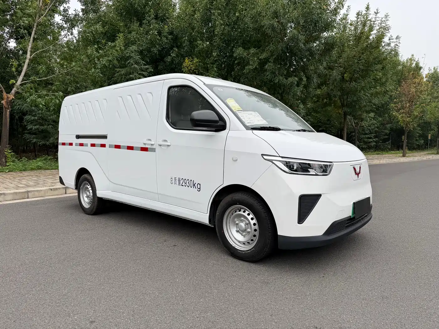 Wuling Motors Wuling Yangguang 2026 2024 300km Practical Enclosed Window Version 60kW