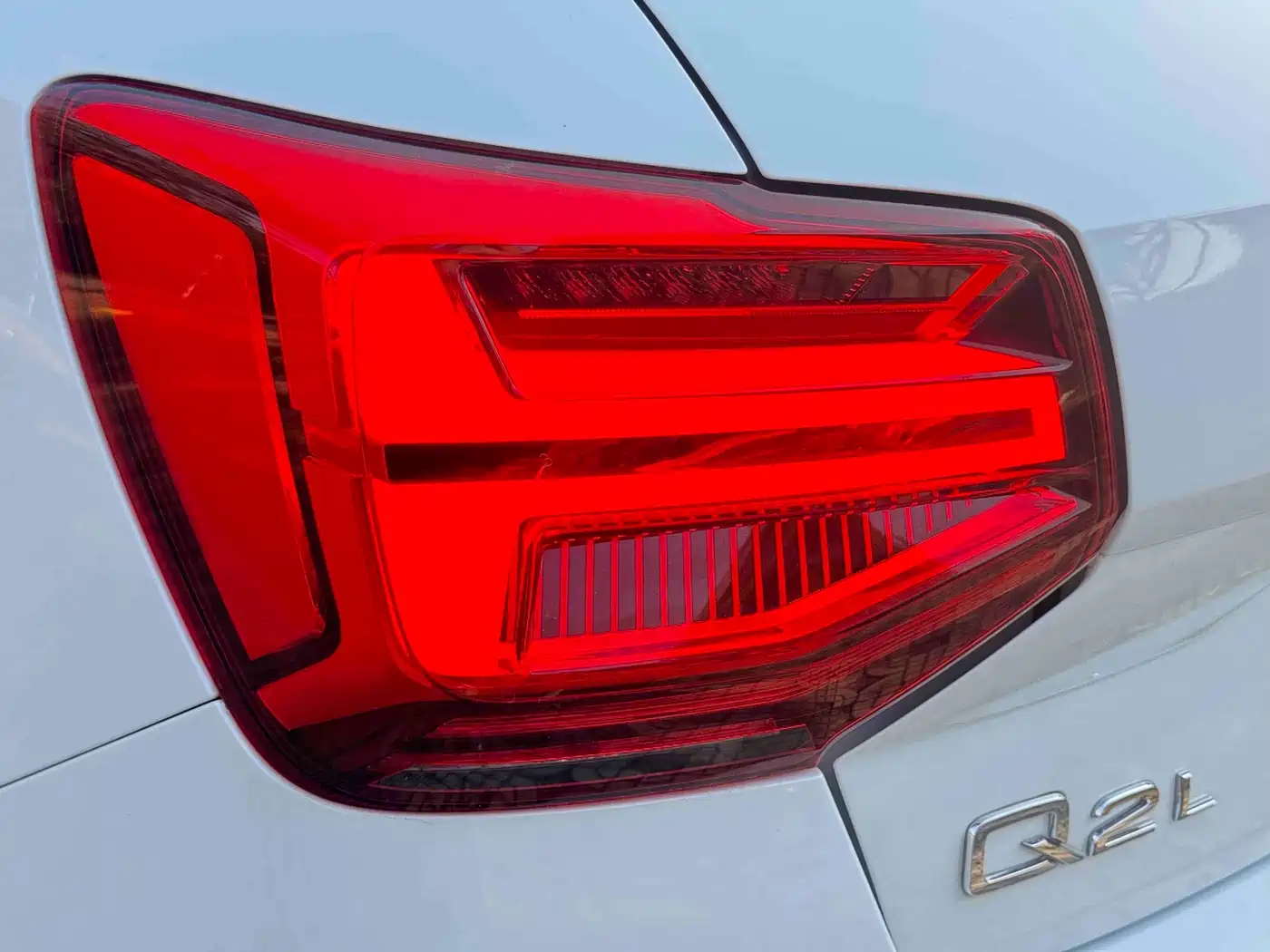 AUDI Q2L E TRON