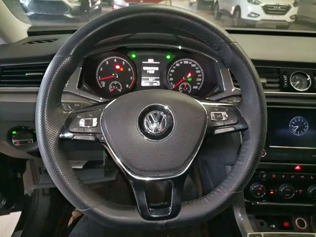 Volkswagen Passat 2017 330TSI DSG Prestige фото 6