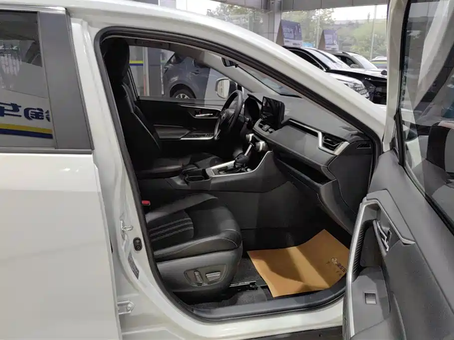 Toyota RAV4 Rongfang 2023 2.0L CVT 2WD Fashion Edition фото 8