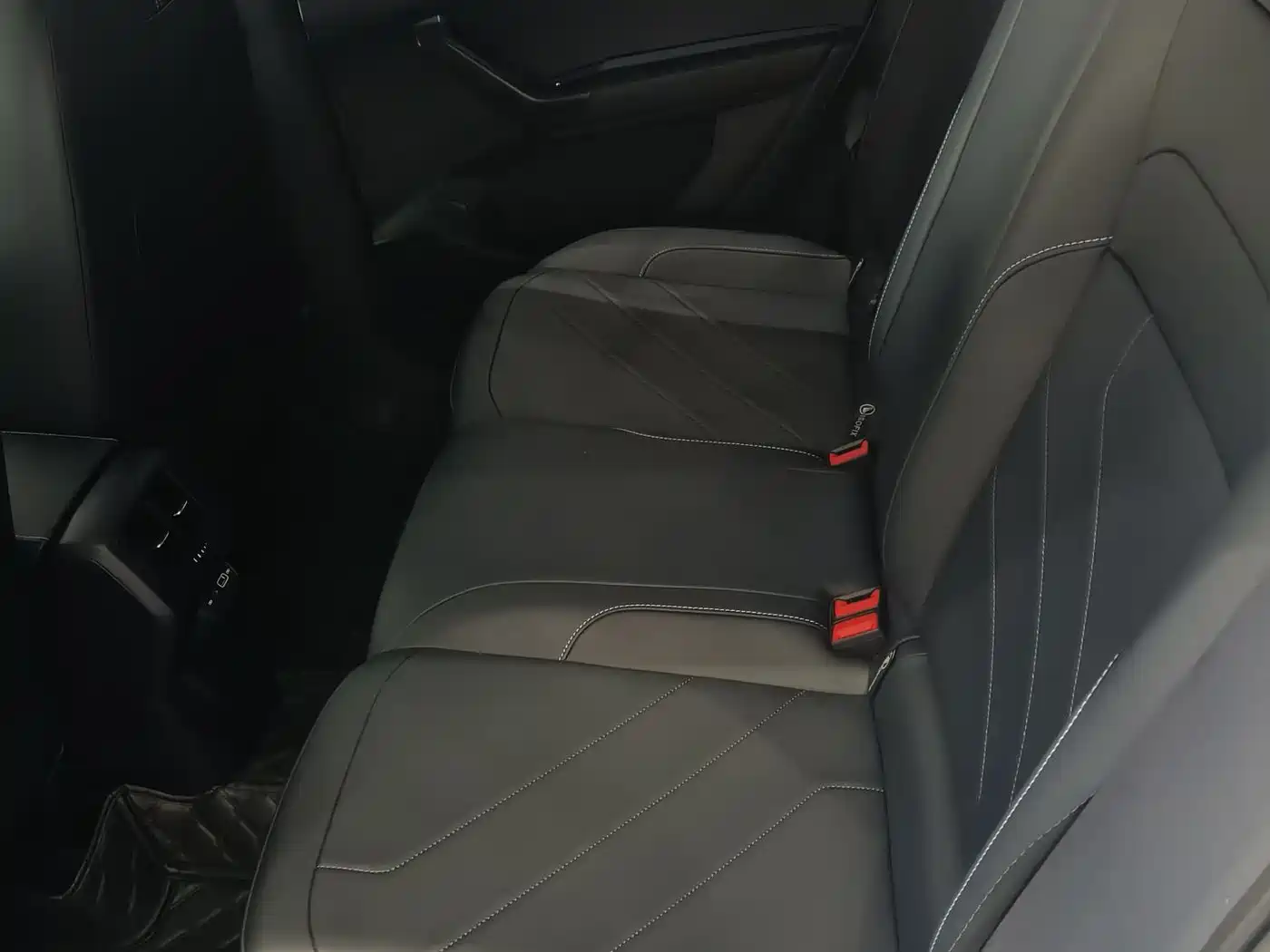 Volkswagen Tharu 2025 New Edge 300TSI Enjoyment Edition фото 7