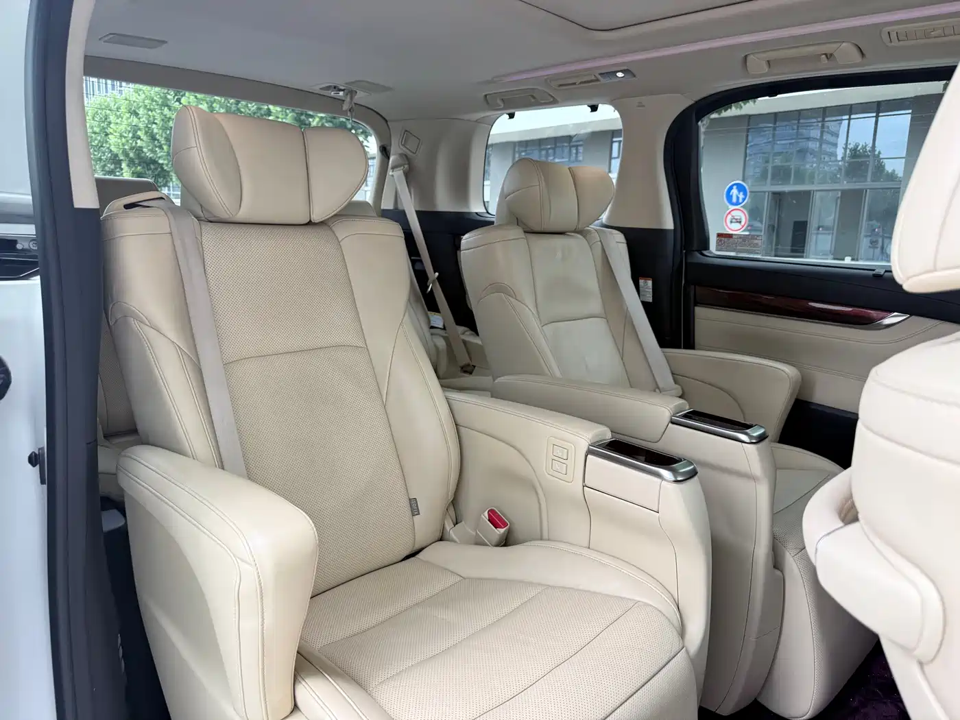 Toyota Alphard 2015 3.5L Luxury Edition фото 8