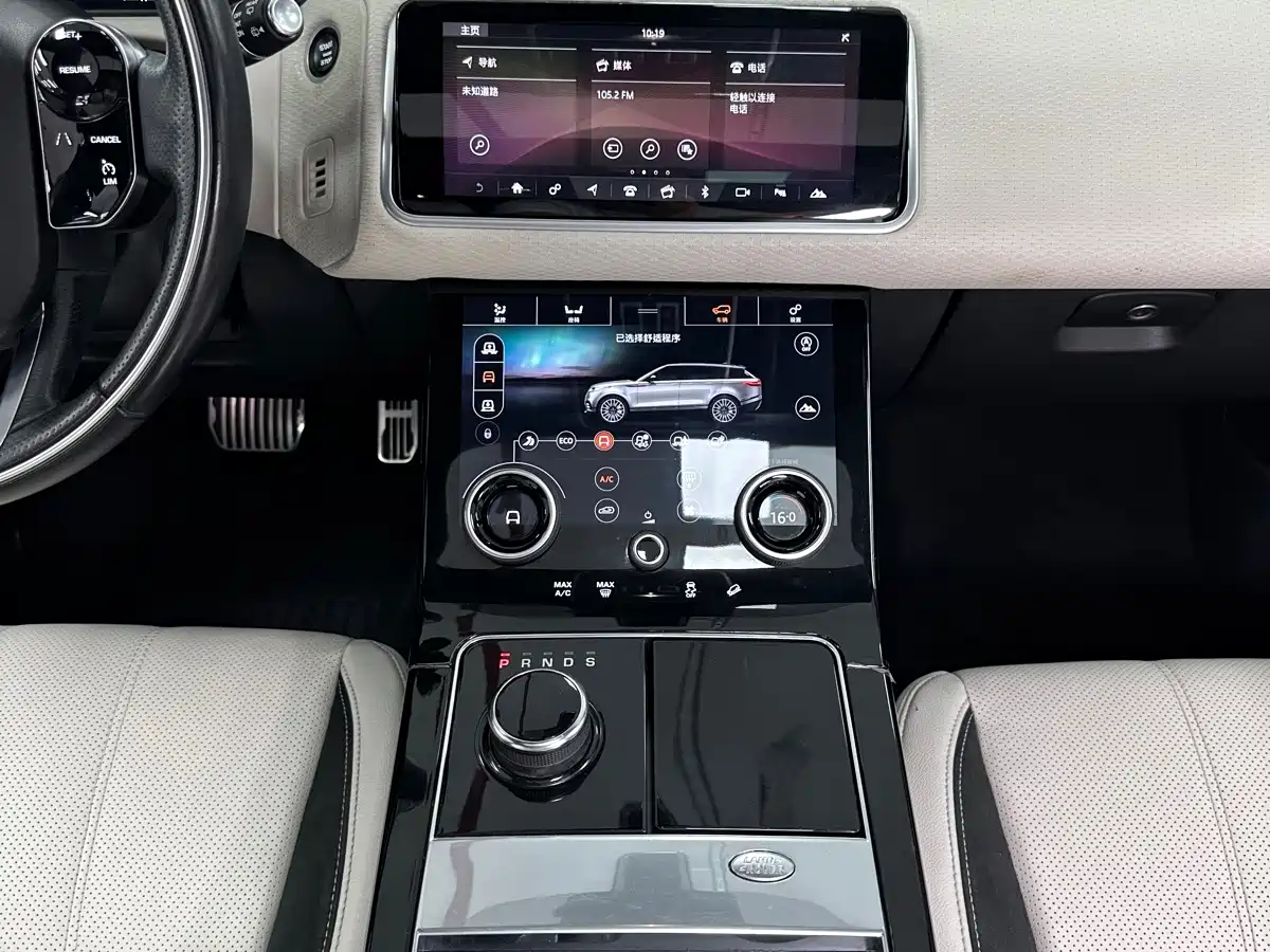 Photo 24 - Land Rover Range Rover Velar
