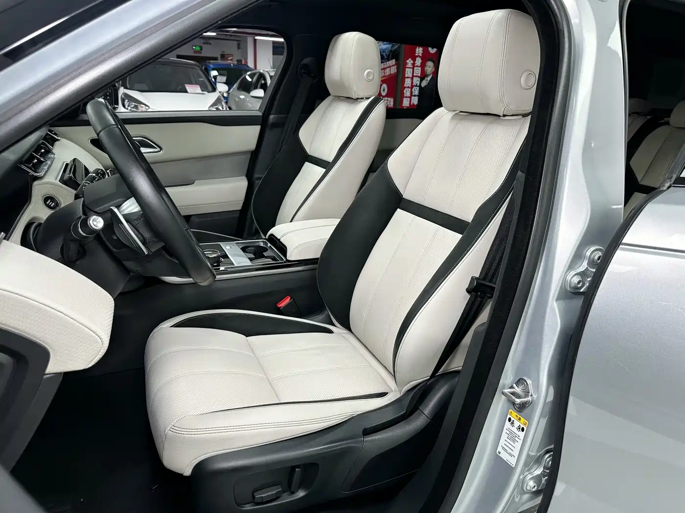 Photo 30 - Land Rover Range Rover Velar