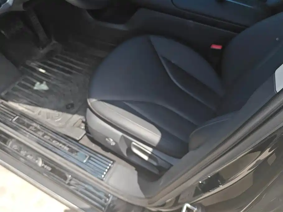 Hongqi E-QM5 2022 431km Charging Enjoyment Edition фото 9