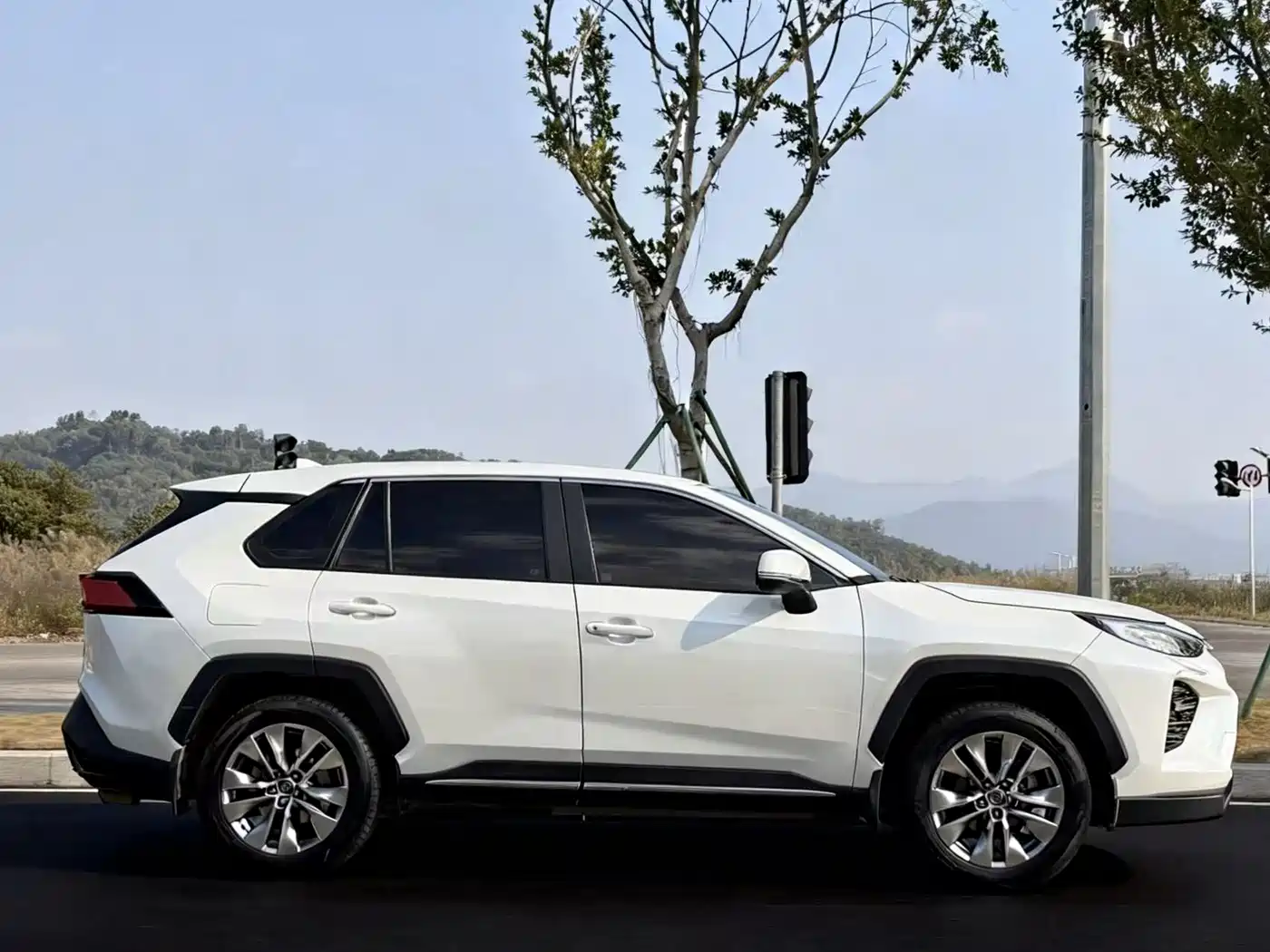 Toyota Wildlander 2021 2.0L CVT 4WD Luxury Edition фото 6