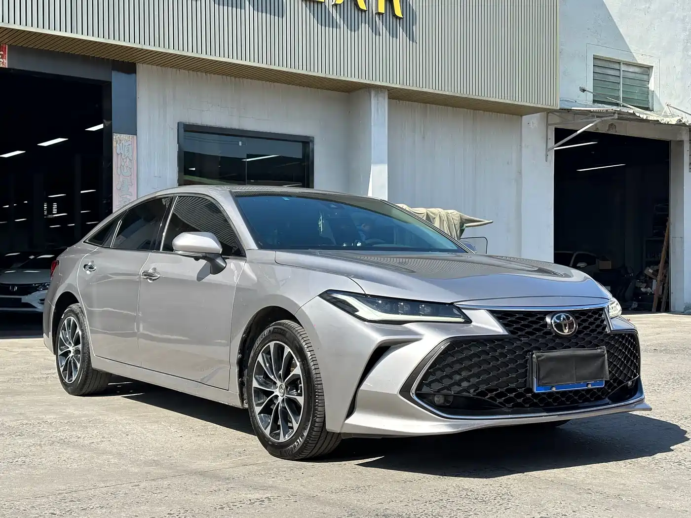 Toyota Avalon 2022 2.5L Luxury Edition фото 3