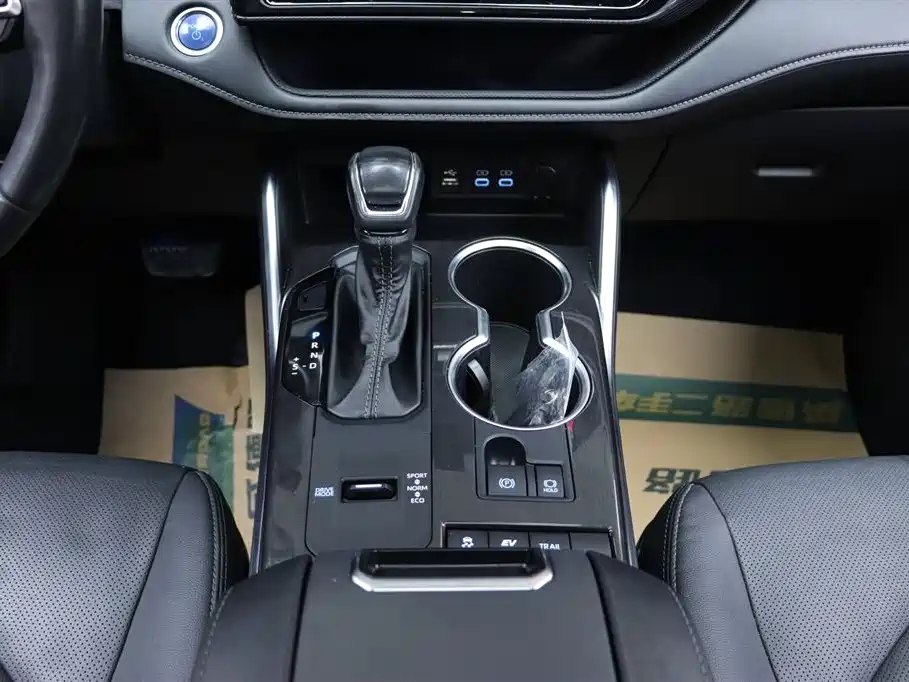 Toyota Crown Kluger 2021 2.5L HEV AWD Flagship Edition фото 25