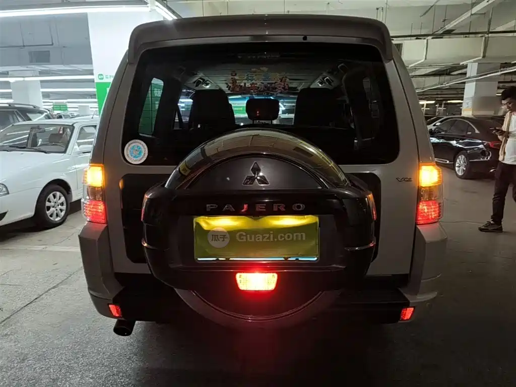 Mitsubishi Pajero (Import) 2016 3.0L Automatic Standard (China IV) фото 6
