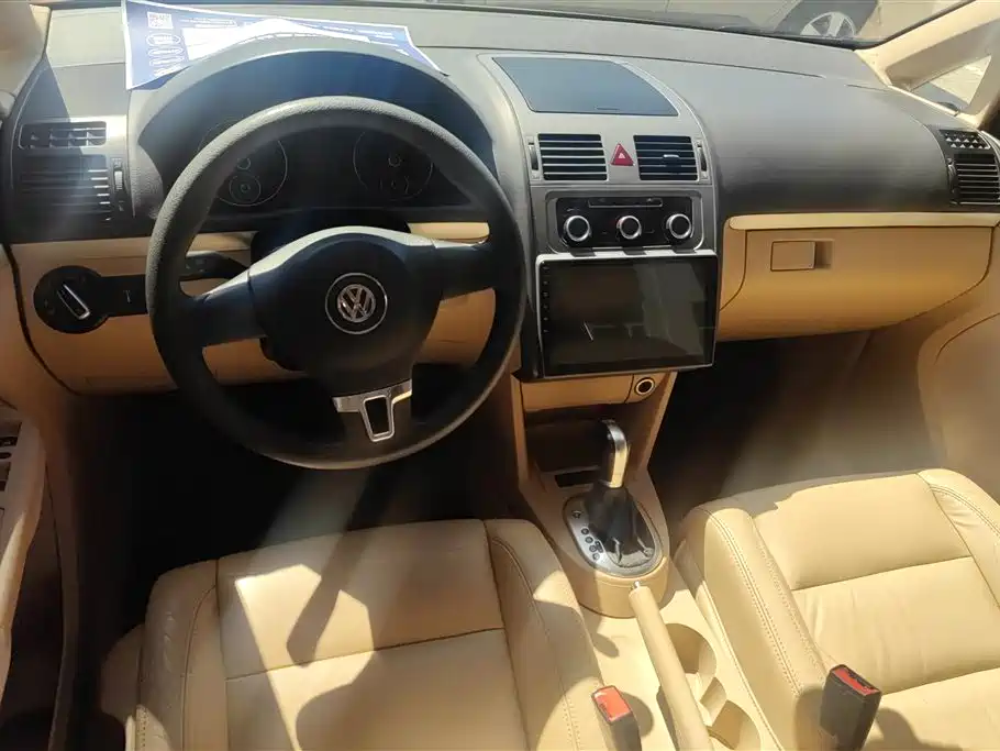 Volkswagen Touran 2011 1.4T DSG Smart Elegance 5-seater фото 12
