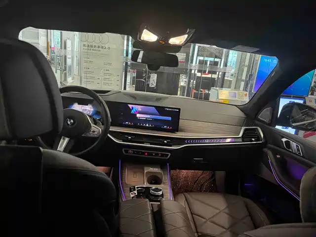 BMW X5 2023 xDrive 40Li M Sport Package — фото 3