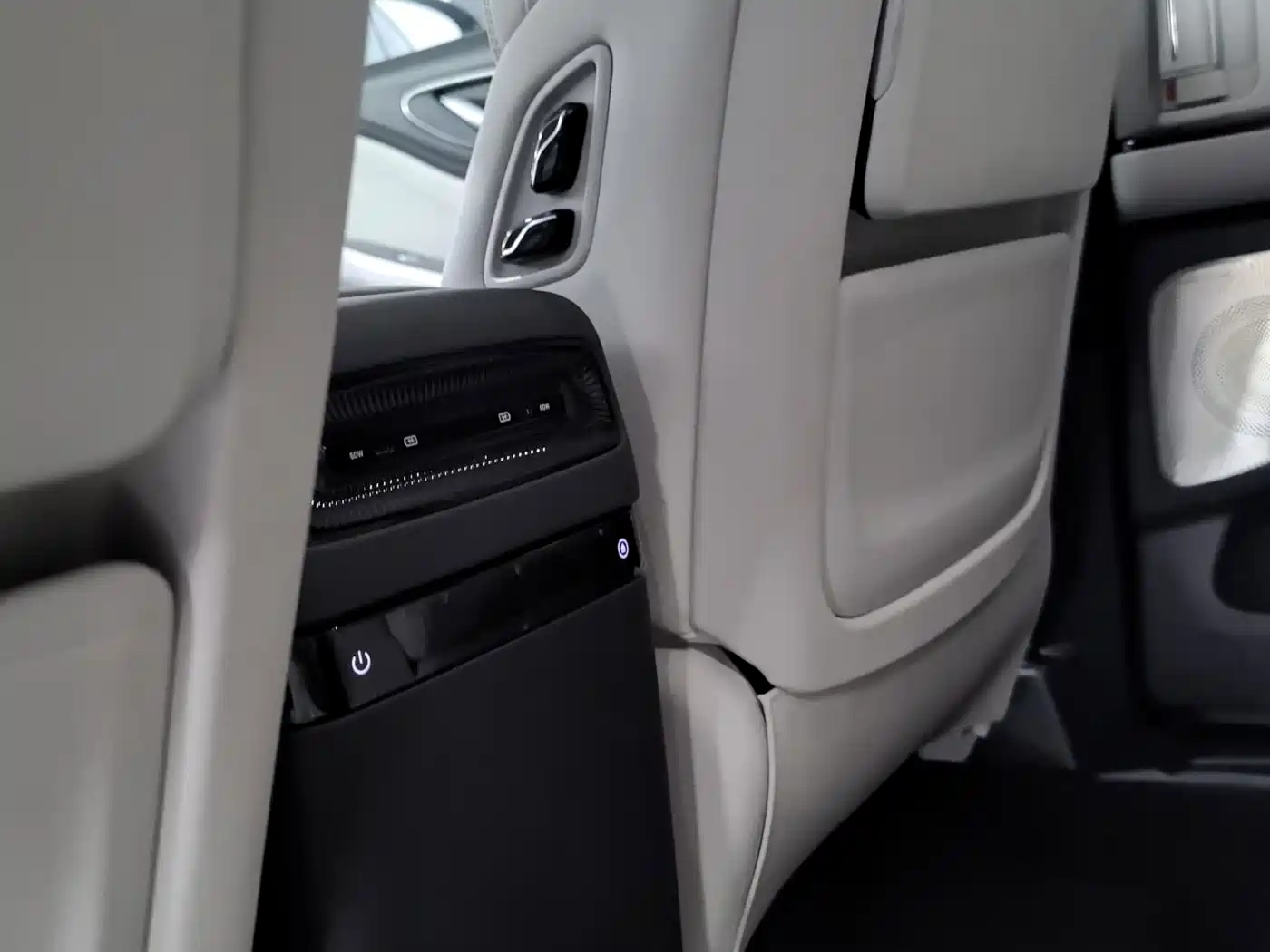 Voyah Auto Voyah Dreamer 2025 2025 Model PHEV 4WD Premium QianKun Edition