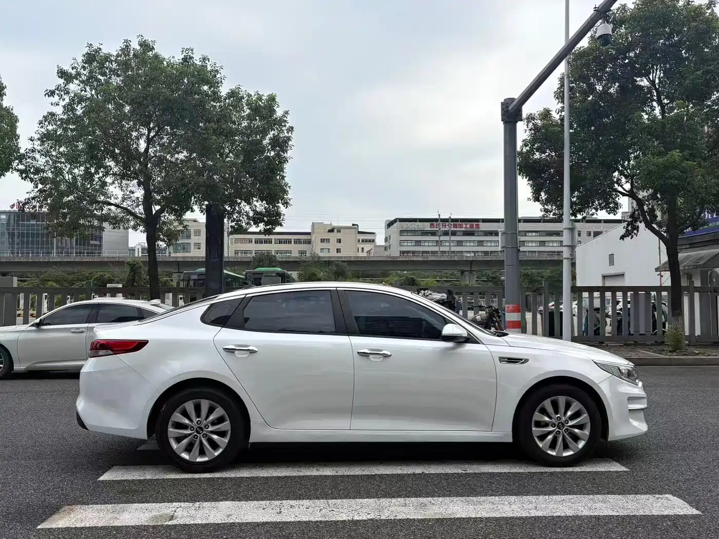 Photo 4 - Kia K5
