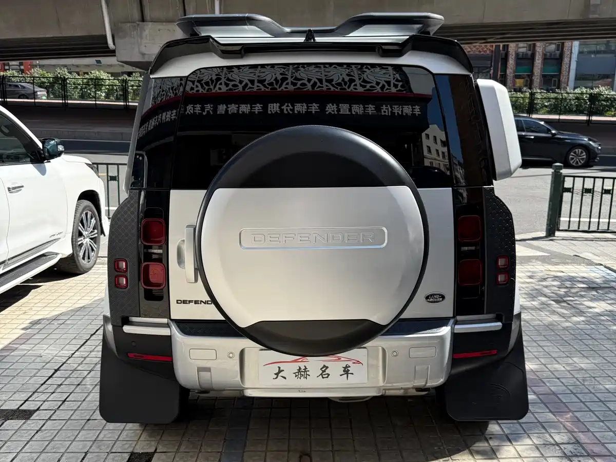 Land Rover Defender 2020 2020 110 P400 Launch Matte Silver Special Package Edition