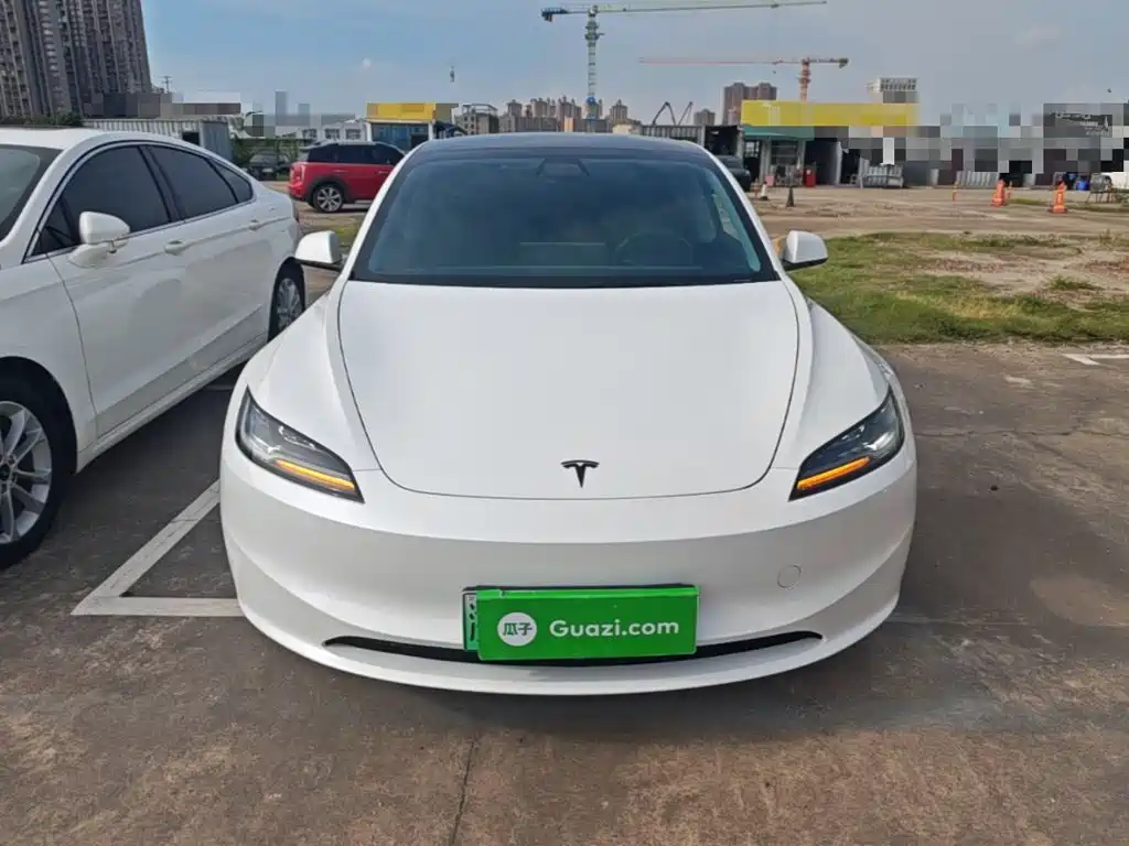 Фото 3 - Tesla Model 3