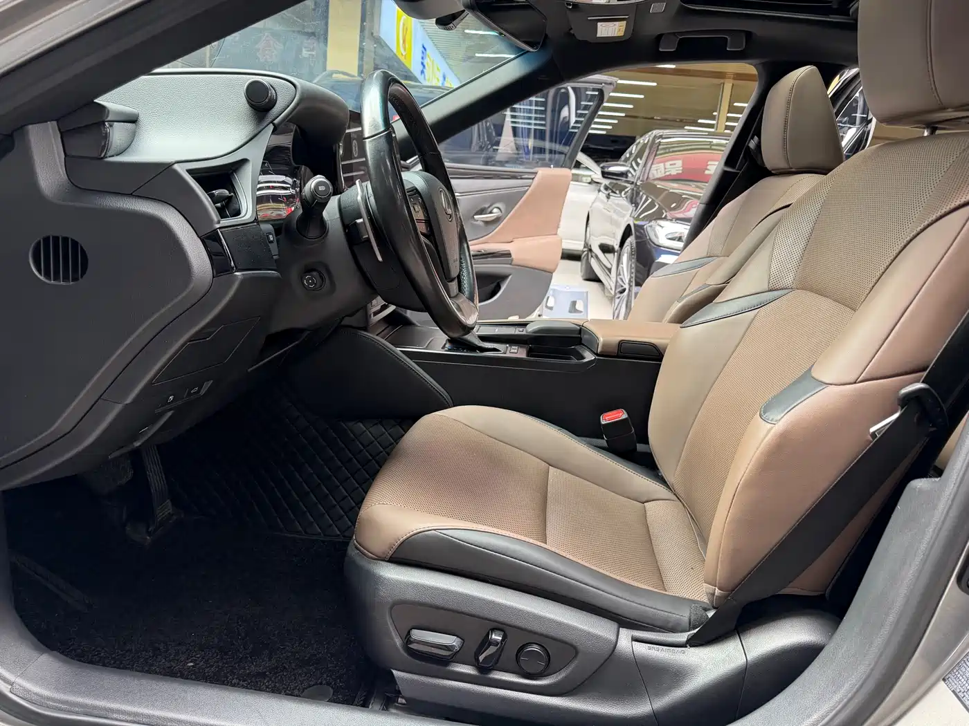 Lexus ES 2021 200 Excellence Edition фото 10