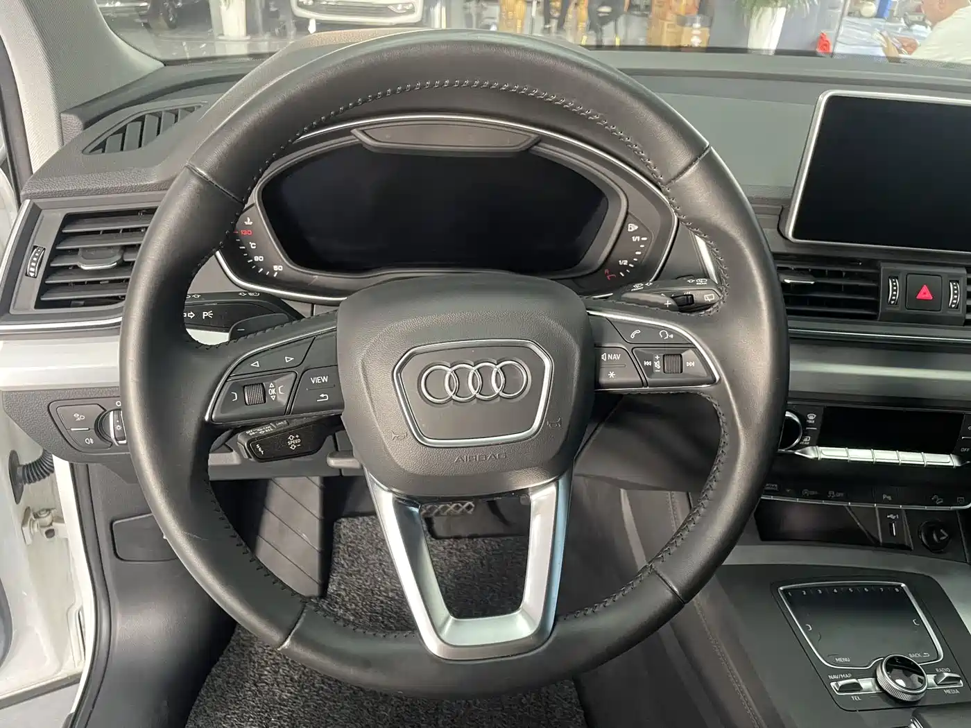Audi Q5L 2020 Facelift 40 TFSI Honor Fashion фото 11