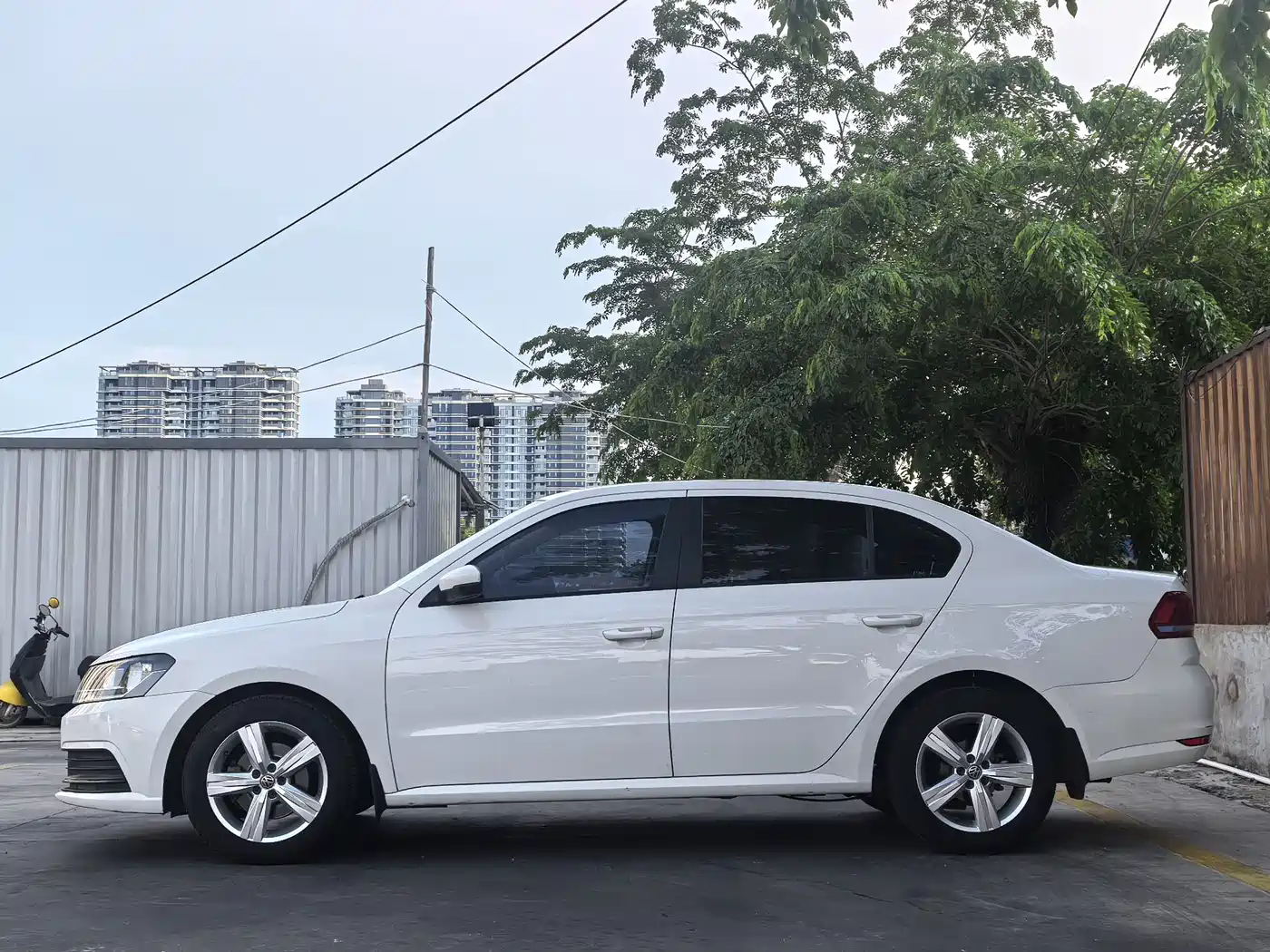 Volkswagen Lavida 2017 1.6L Automatic Trend Edition фото 10