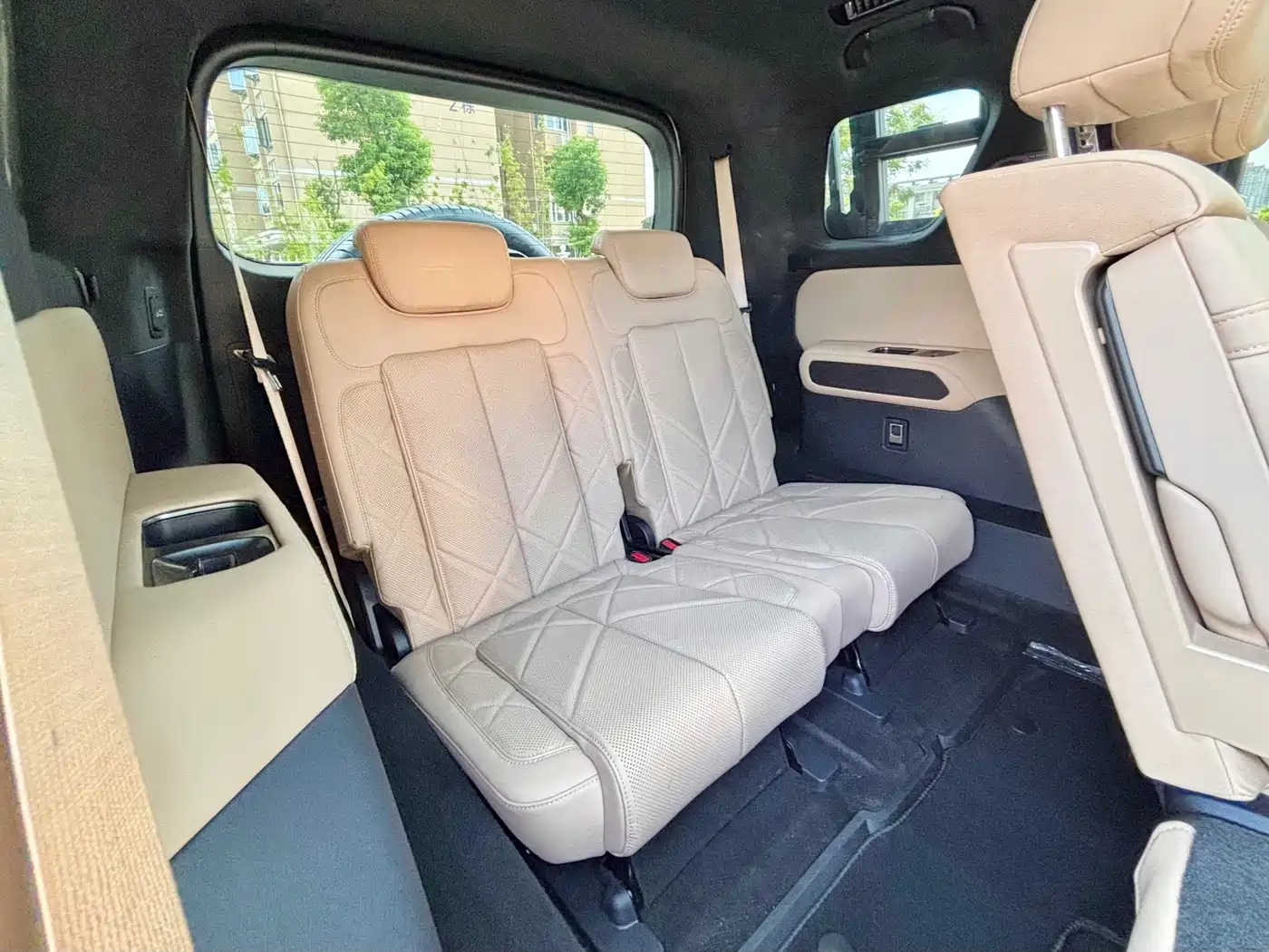 Fang Cheng Bao Leopard 8 2025 2025 Zhiyong Flagship 7-Seater