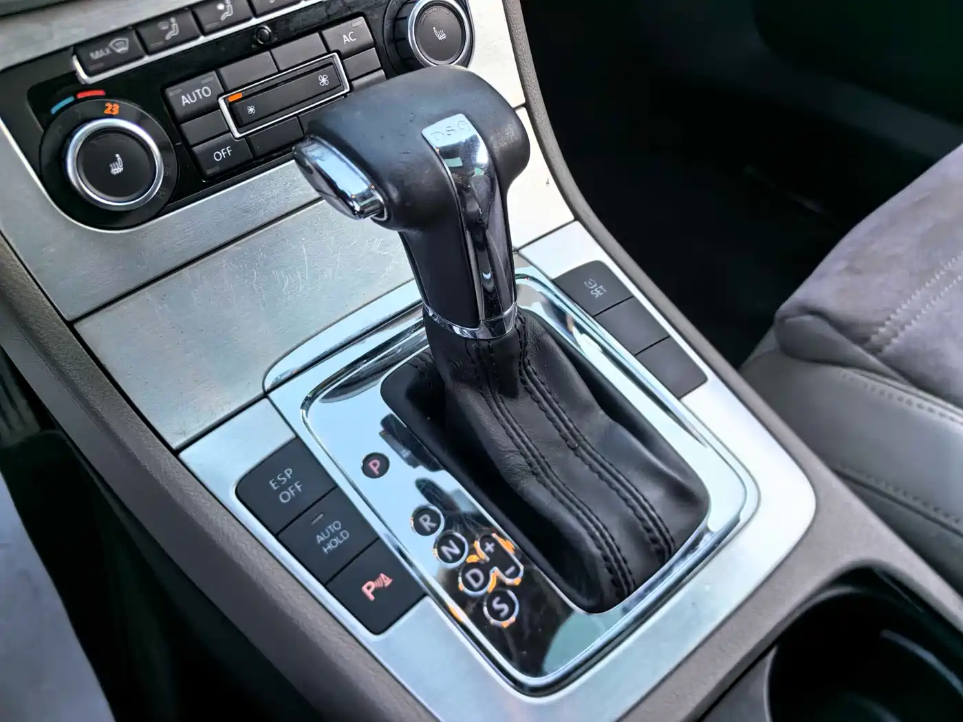 Volkswagen Passat 2011 2.0T Wagon Comfort фото 10