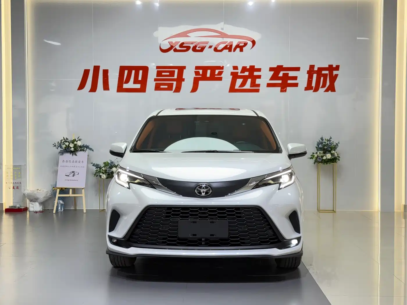 Toyota Granvia 2023 2.5L Hybrid Comfort Edition фото 2