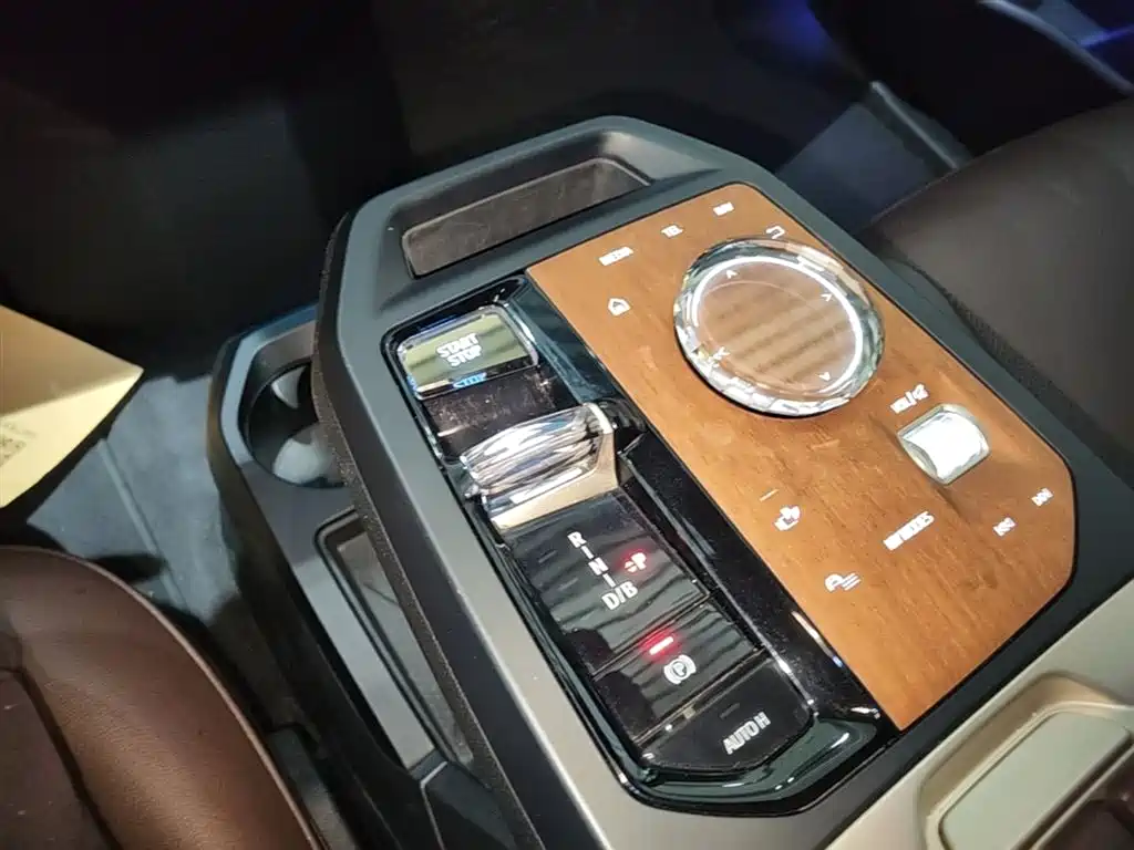 BMW iX 2022 xDrive40 фото 14