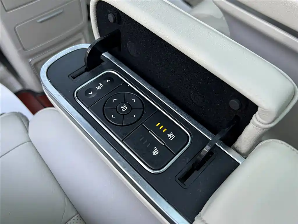 GAC Trumpchi Trumpchi M8 2018 320T Flagship Edition фото 22