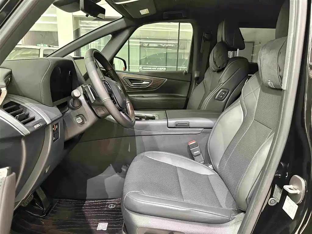 Toyota Vellfire 2026 2025 Crown Hybrid 2.5L Ink Gold Executive Edition