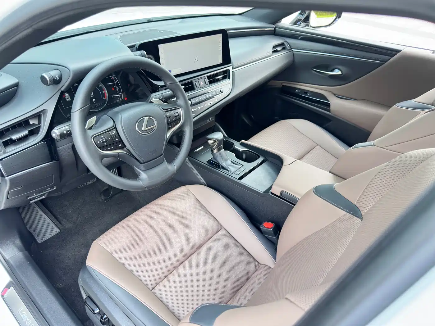 Фото 9 - Lexus ES