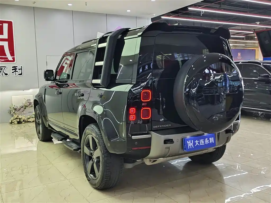 Land Rover Defender 2024 110 3.0T P400 X-DYNAMIC HSE фото 4