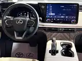 Фото 16 - Lexus LM