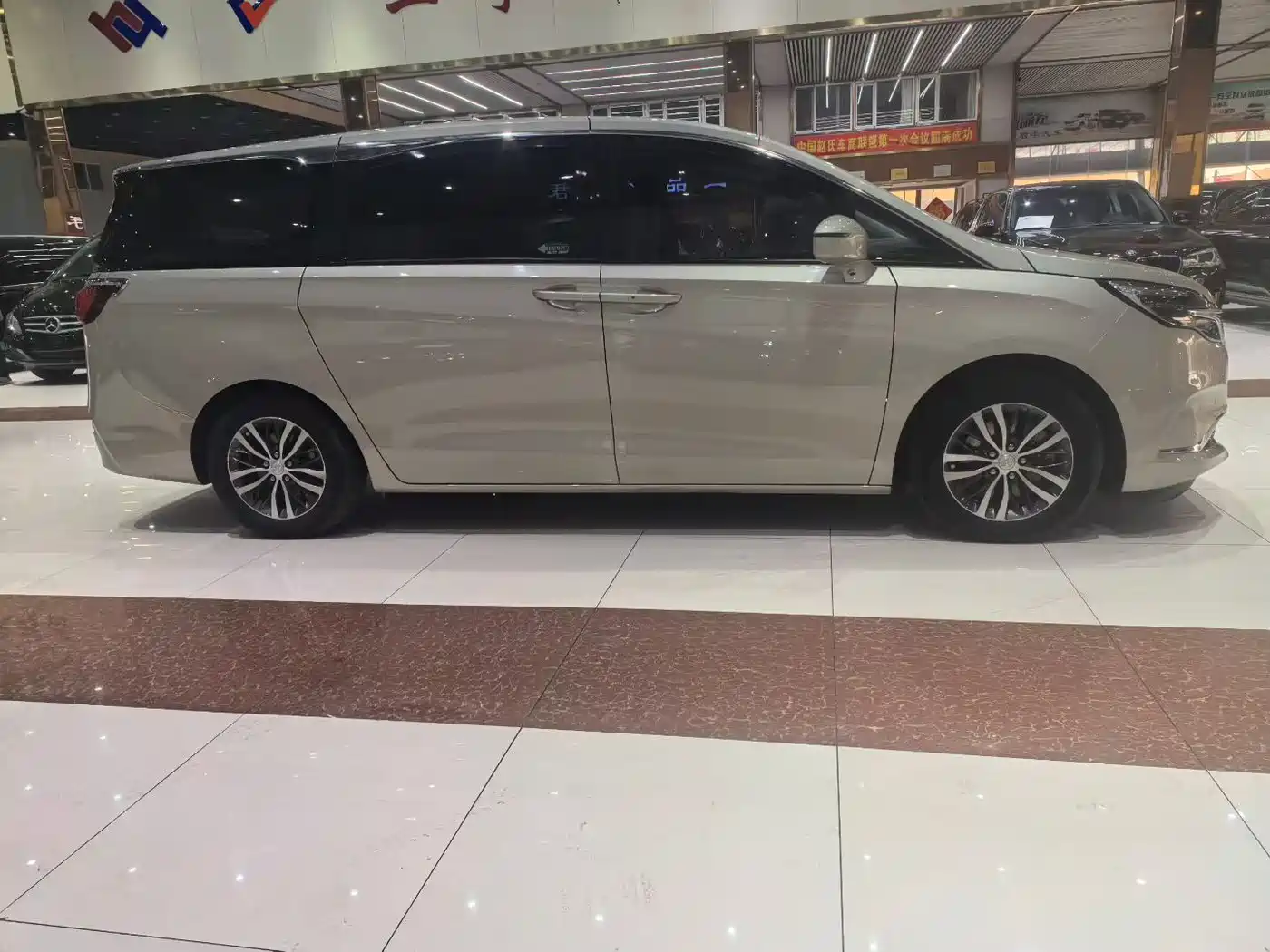 Buick GL8 2021 ES Landlord 653T Comfort фото 4