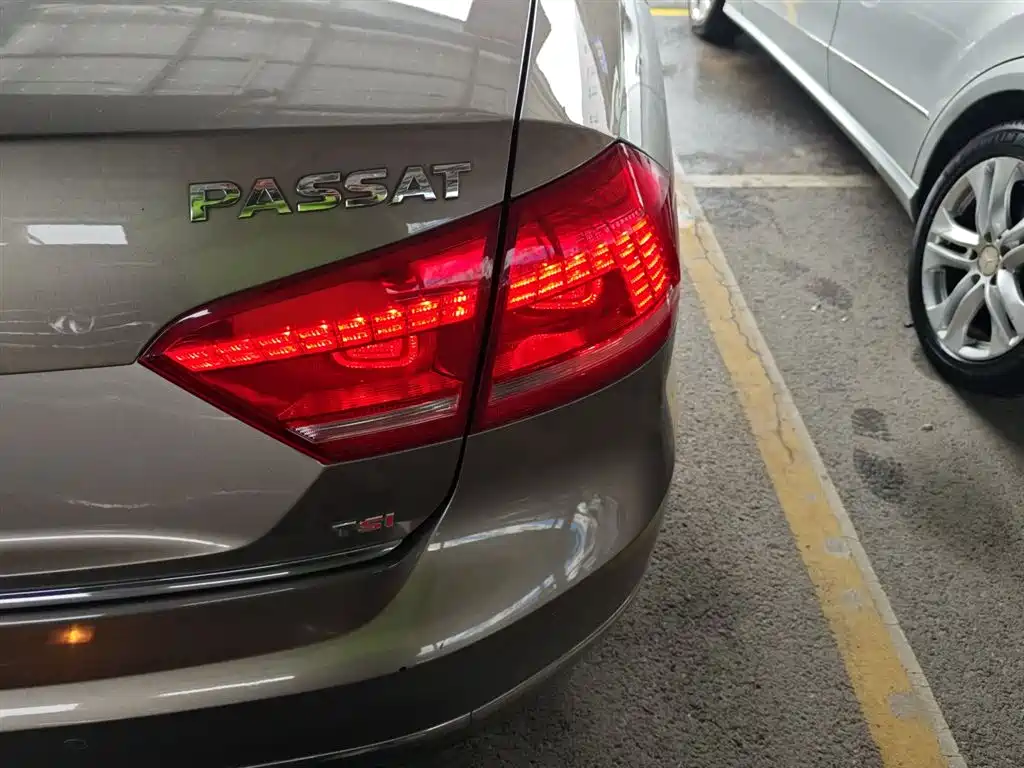 Volkswagen Passat 2015 1.8TSI DSG Prestige Edition фото 8