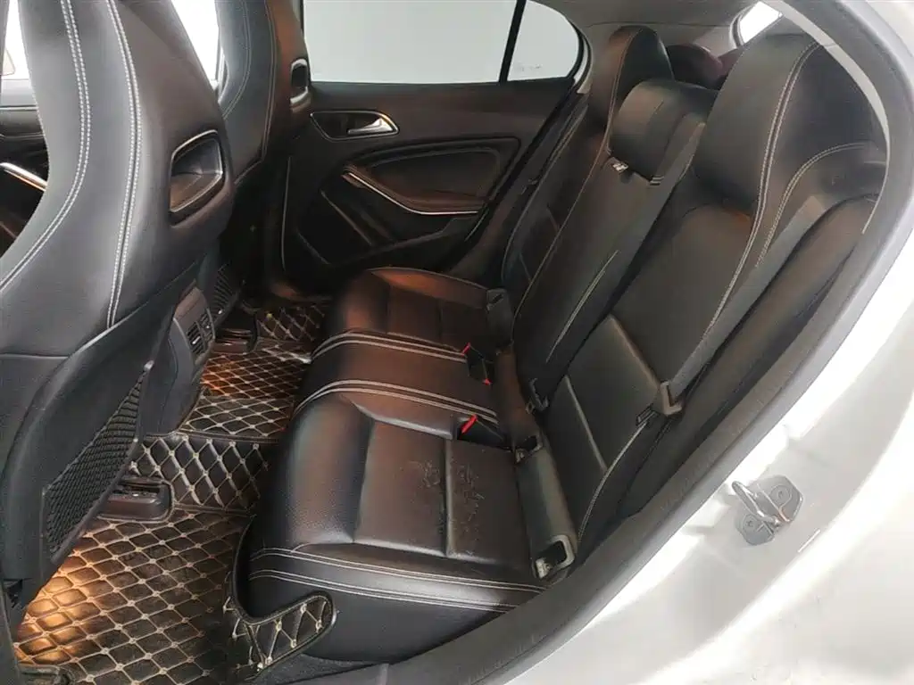 Mercedes-Benz GLA 2019 GLA 200 Dynamic фото 17