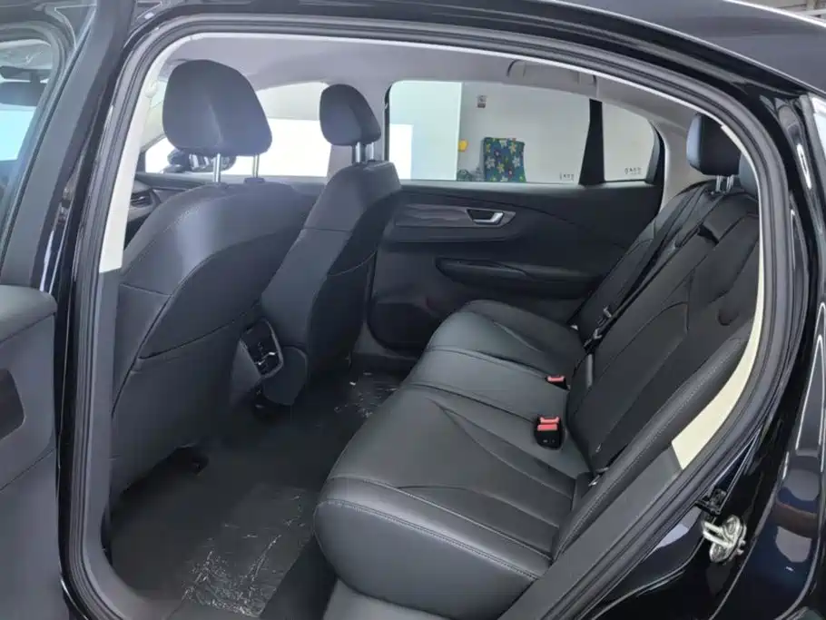 Hongqi E-QM5 2026 2025 610km PLUS