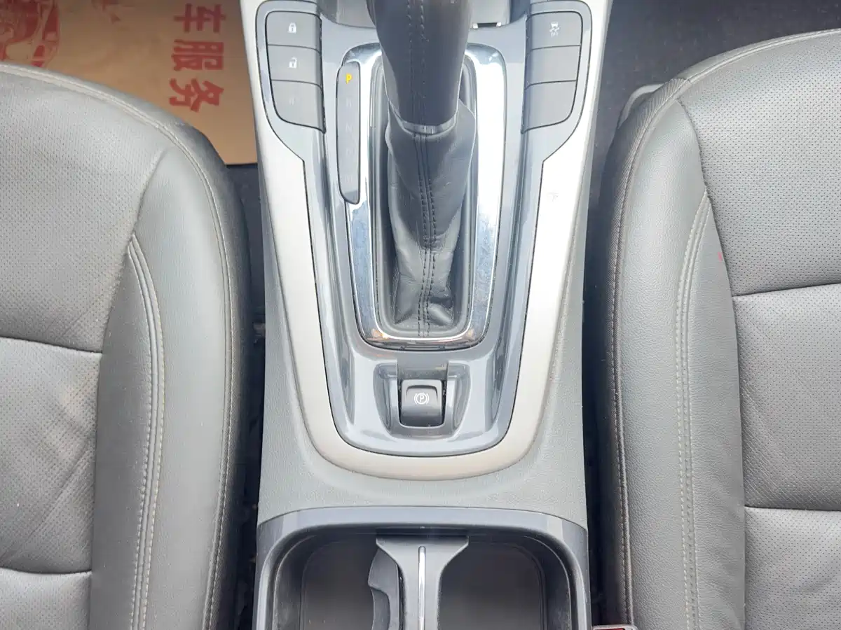 Chevrolet Malibu 2016 2.0L Automatic Luxury фото 15