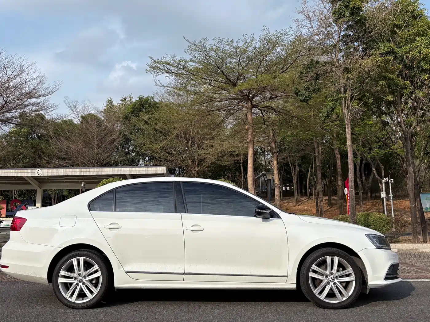 Volkswagen Sagitar 2018 280TSI DSG Spark Edition фото 5