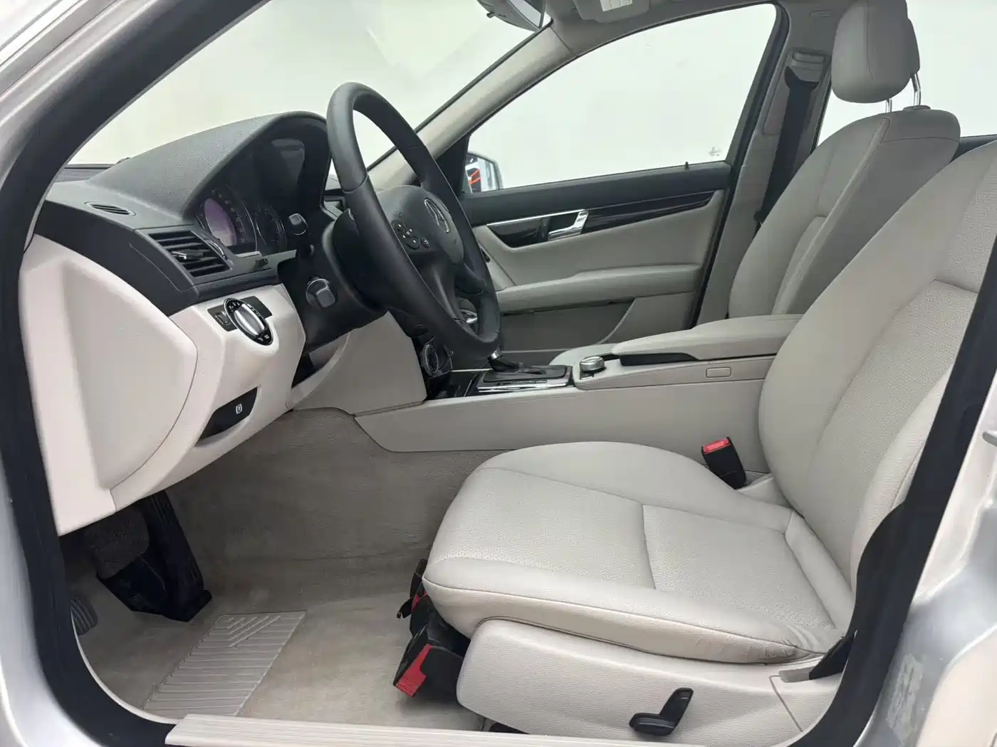 Mercedes-Benz C-Class 2010 C 180K Classic фото 12