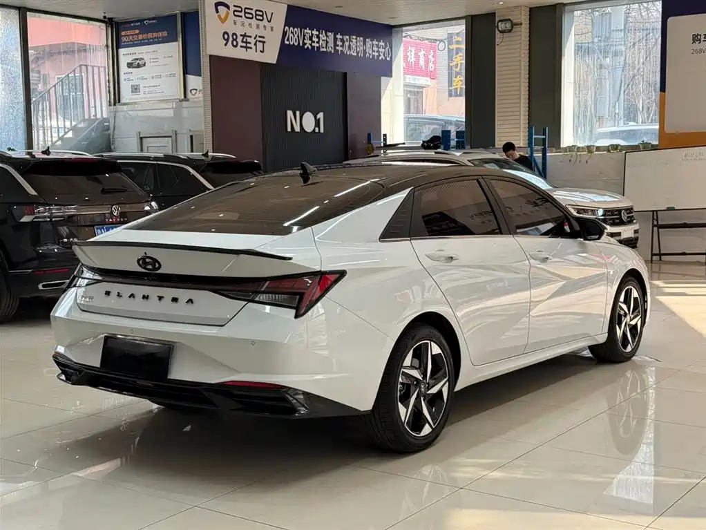 HYUNDAI ELANTRA