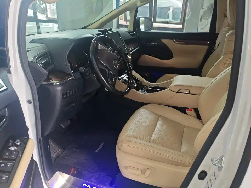 Toyota Alphard 2021 Hybrid 2.5L Luxury фото 3