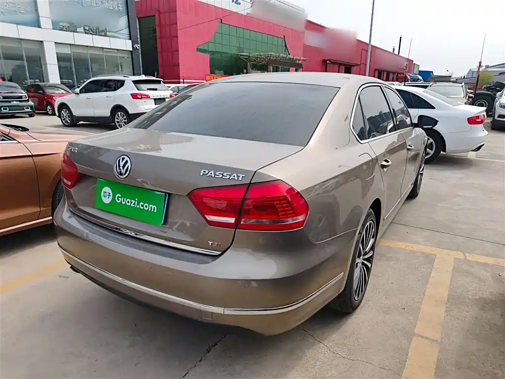 Volkswagen Passat 2014 1.8TSI DSG Executive Edition фото 5