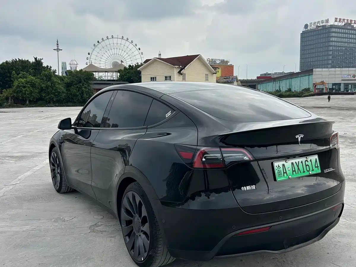 TESLA MODEL Y
