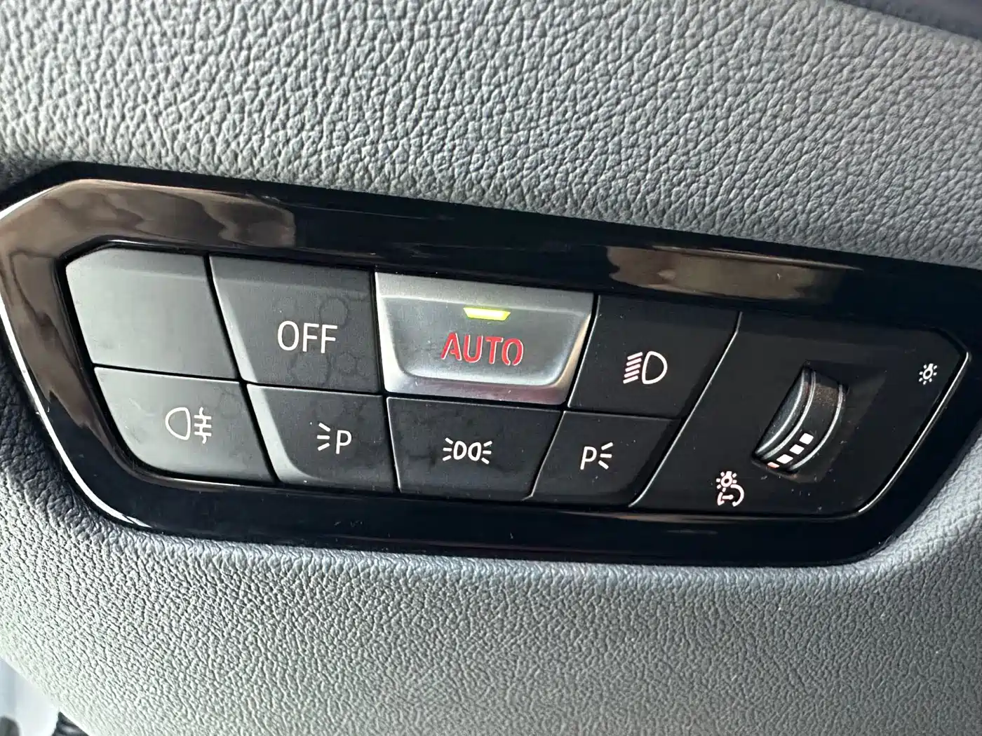 BMW 3 Series 2023 320Li M Sport Package фото 11