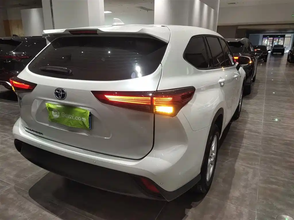 TOYOTA HIGHLANDER