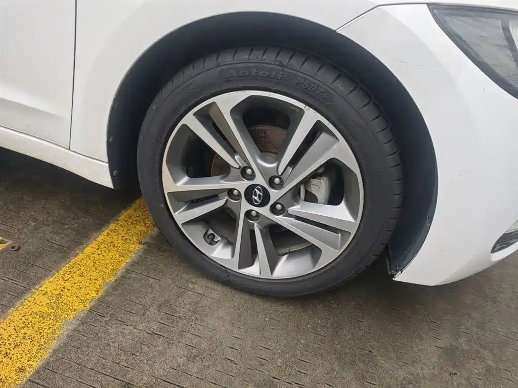 Hyundai Elantra 2016 Model 1.6L Automatic Smart Elite фото 23